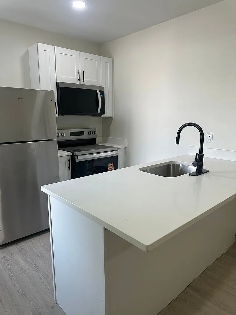 Brand NEW 1 Bed/ 1 Bath Apartment in Providence! — Photo 2