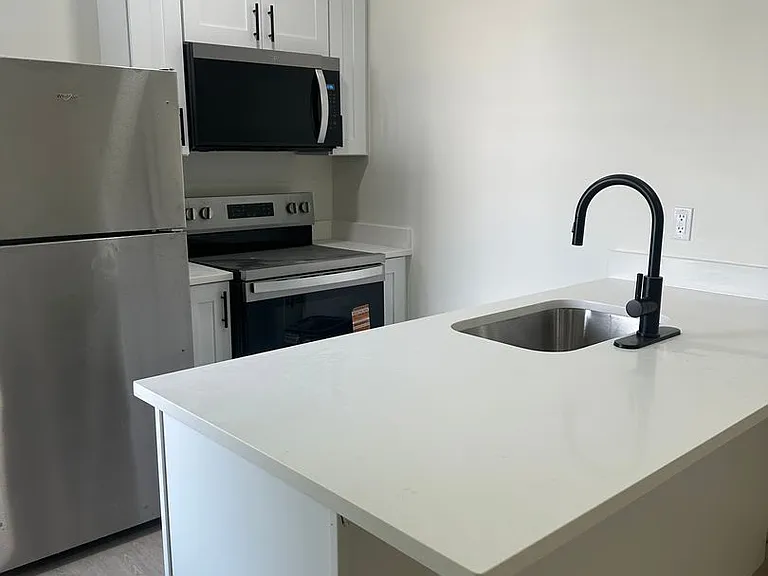 531 Smith St #303 — Photo 2