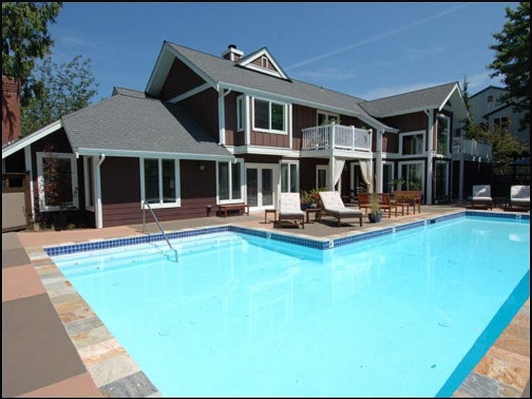 Pool and clubhouse