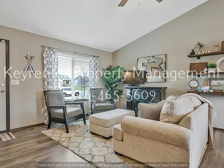 1470 N Aster St — Photo 5