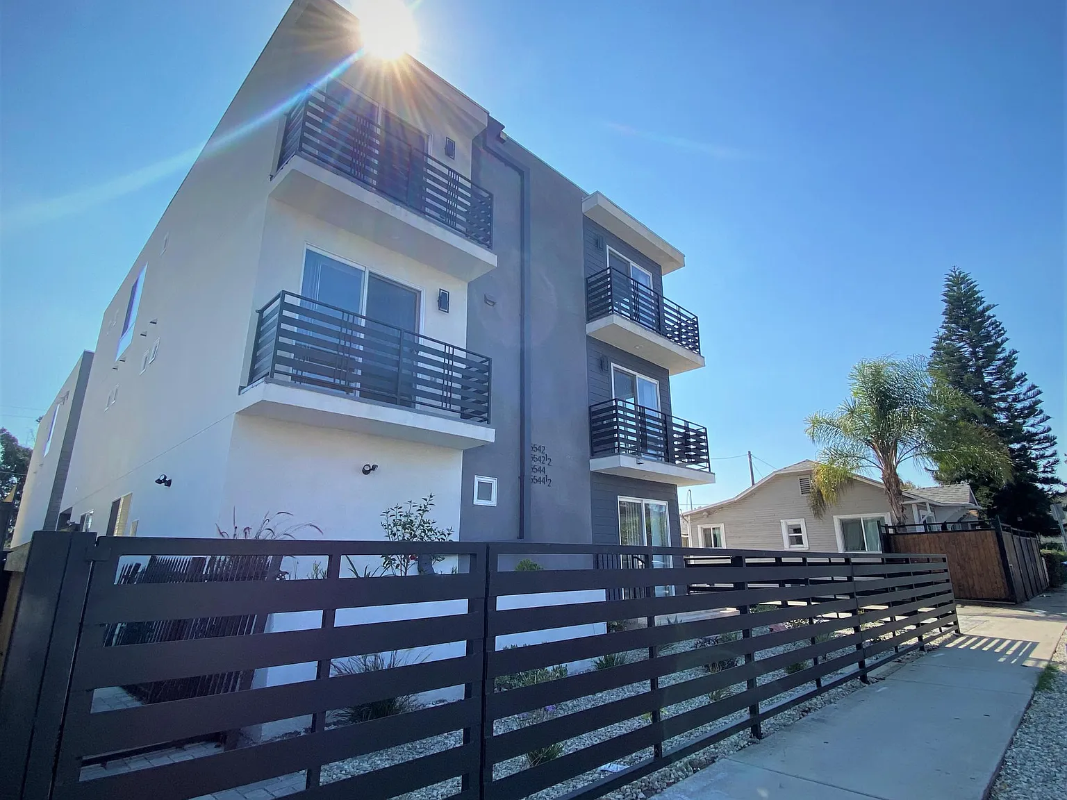 5 bed, 5.5 bath, 2000 sqft, $5,495 — Photo 3