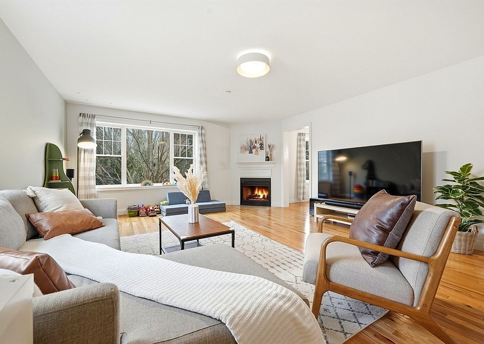 1st image of 30 Webster St Unit 3