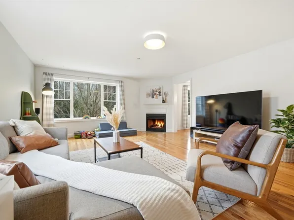 30 Webster St Unit 3, Needham, MA 02494