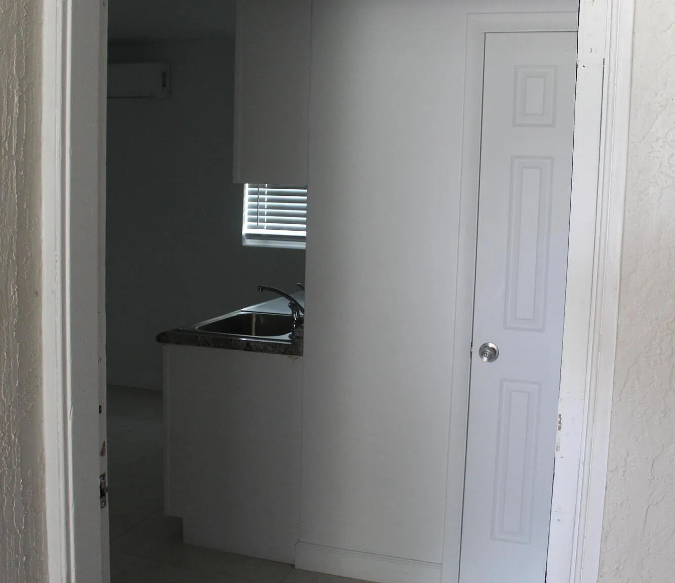 1 bed, 1.0 bath, 2168 sqft, $1,300 — Photo 2