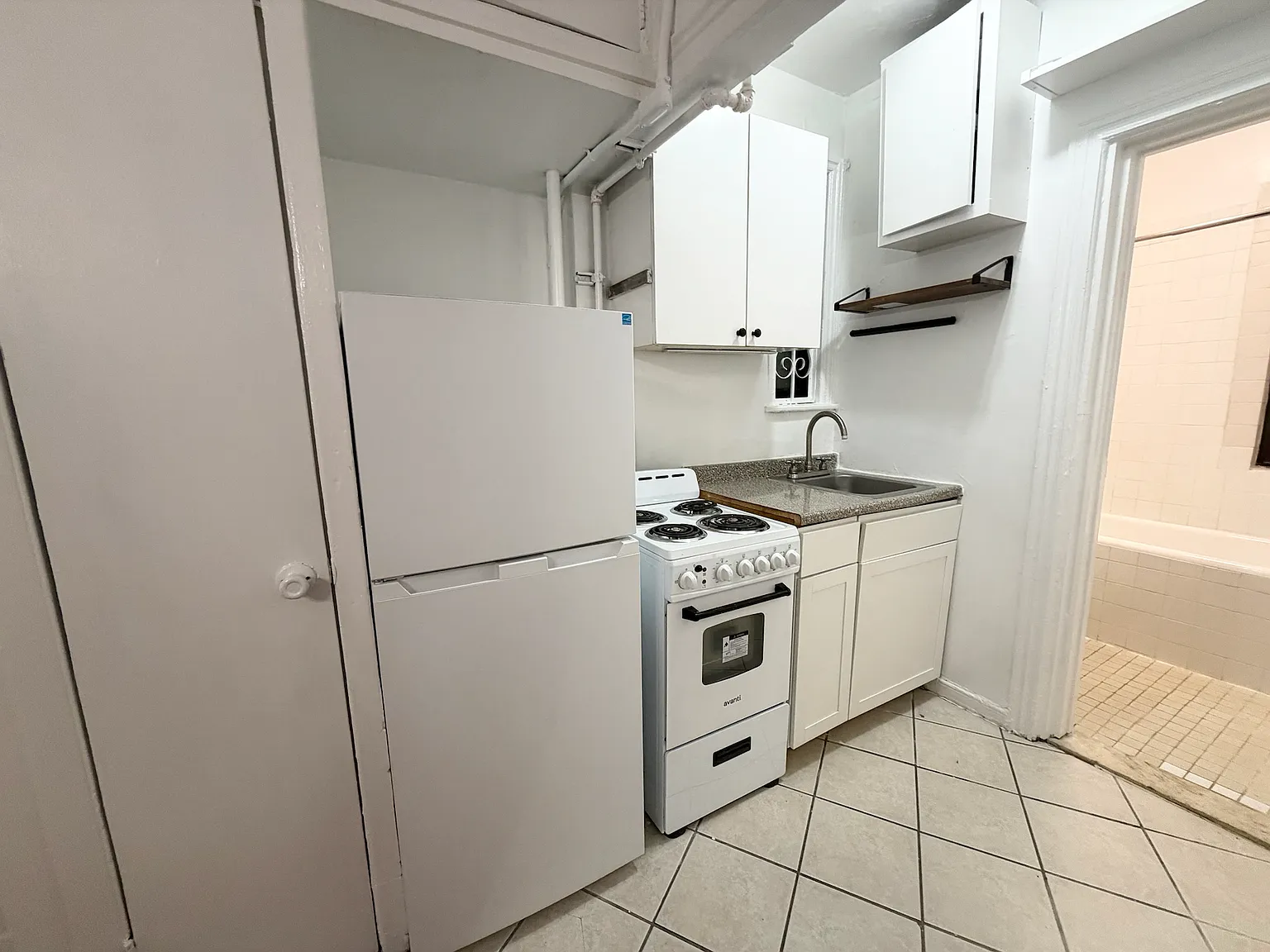 221 East 35th Street — Photo 2