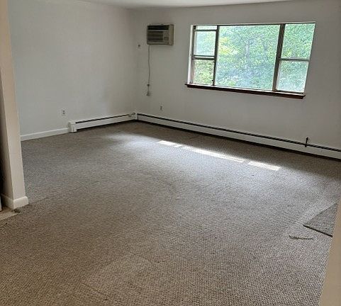 3rd image of 52 Jacqueline Rd APT 10