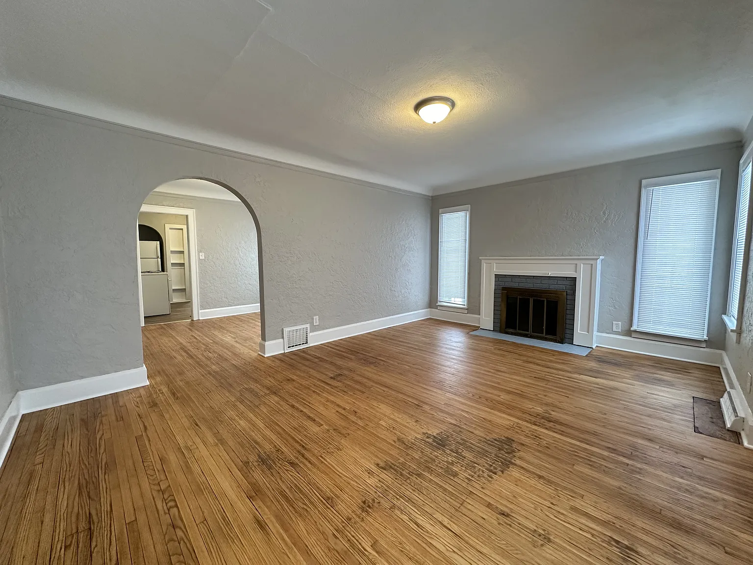 3 bed, 1400 sqft, $1,500 — Photo 2