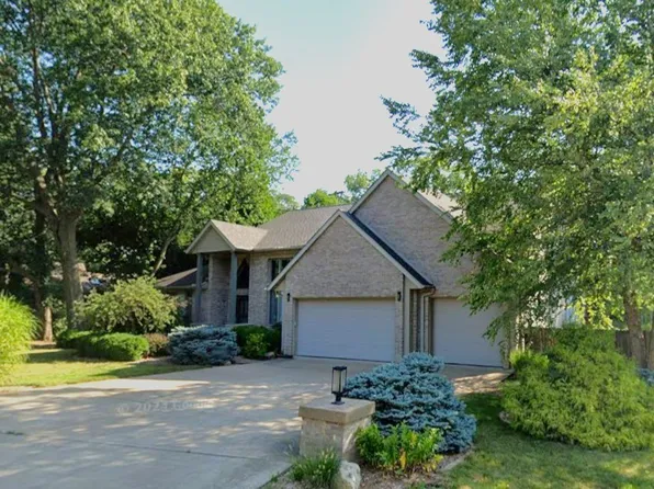 2710 8th Street Ct, Moline, IL 61265