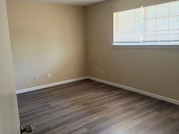 4521 Columbia Apartmetns