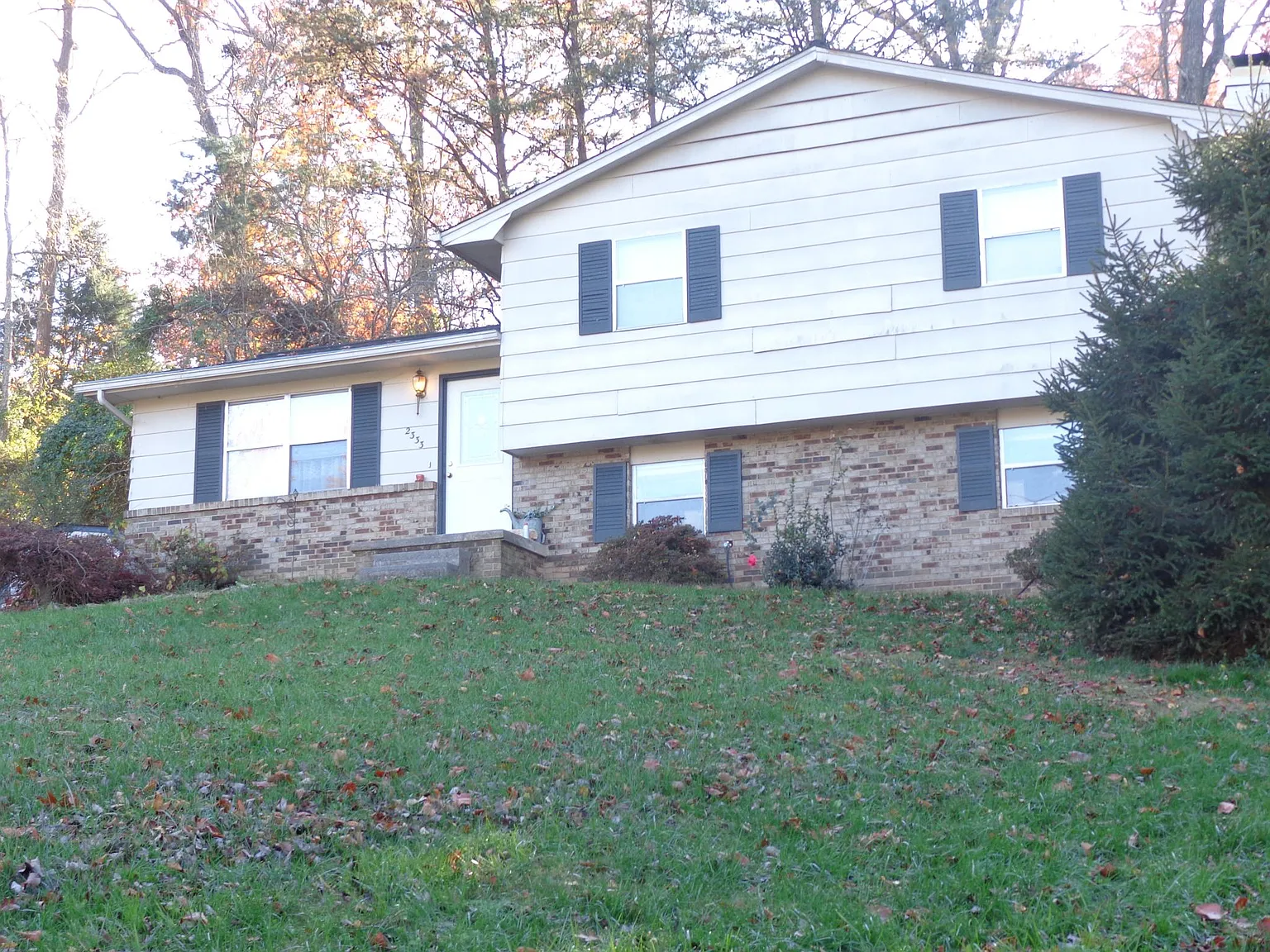 2333 Roundtree Rd — Photo 2