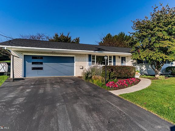 2nd image of 1495 Linmar Dr