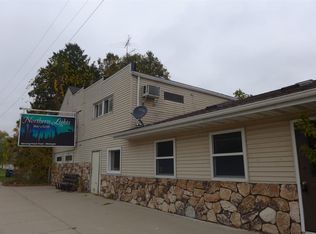 160 W State St, Iola, WI 54945