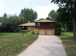 17390 N Fruitport Rd, Spring Lake, MI 49456