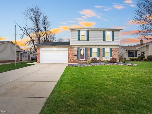 240 Bayshore Dr, Eastlake, OH 44095