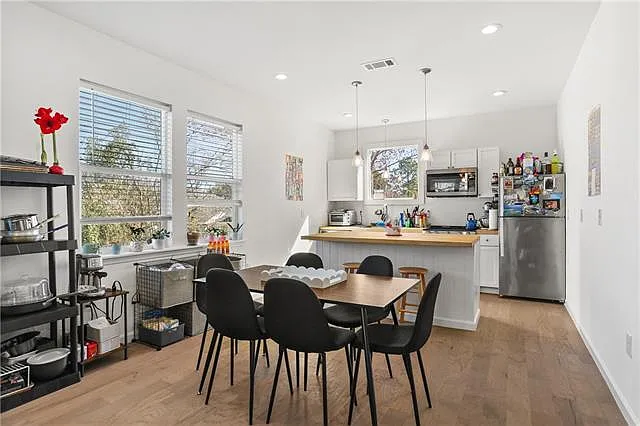 3 bed, 1.0 bath, 750 sqft, $2,400 — Photo 2