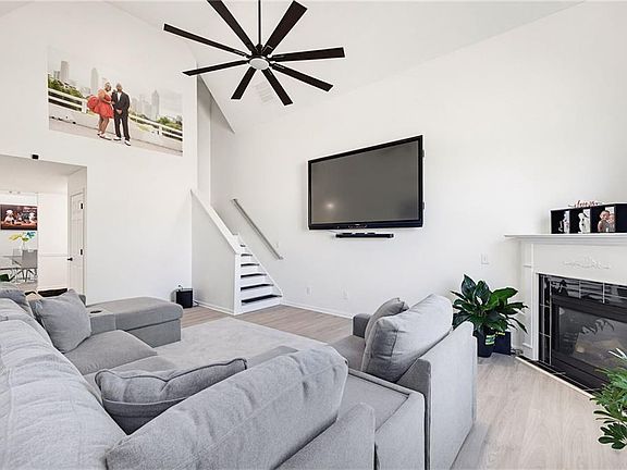 5th image of 613 Armitage Way