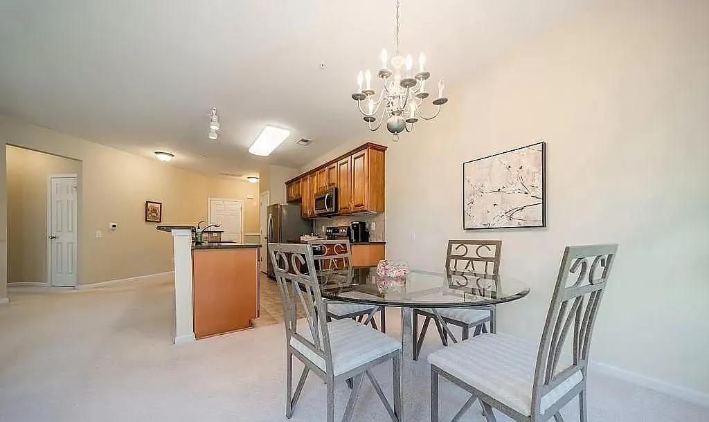 3 bed, 1430 sqft, $2,050 — Photo 4