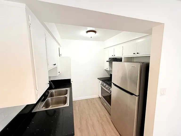 1426 South Point View St. — Photo 8