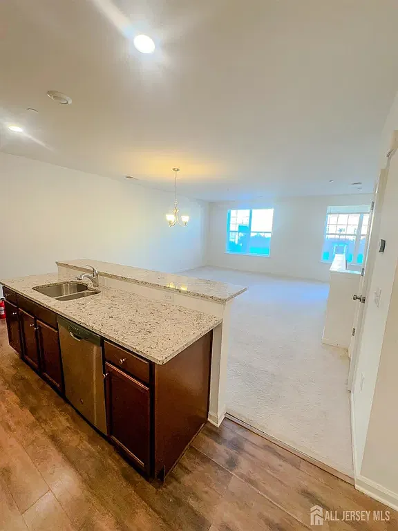 3 bed, 1933 sqft, $3,300 — Photo 3