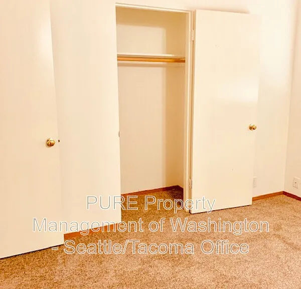 9015 45th Ave SW — Photo 7