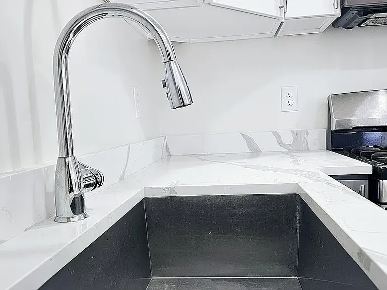 76 Brent St #2 — Photo 6
