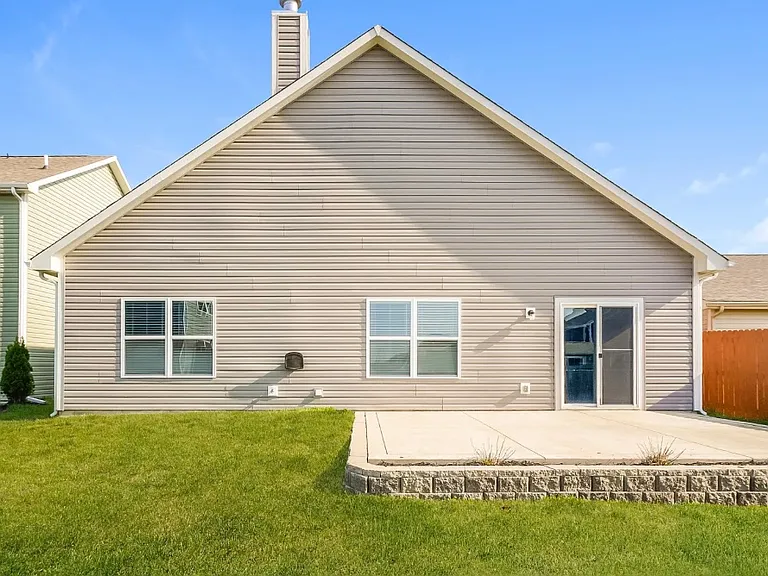 823 Fieldstone Dr — Photo 12