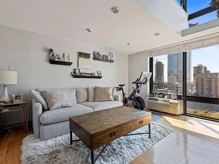 1221 N Dearborn St #1402N — Photo 3