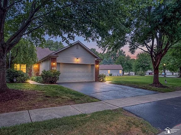 2nd image of 1626 Spruce Ct