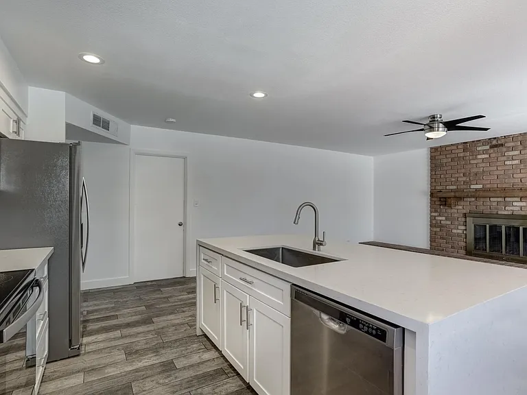 2500 E Hermosa Dr — Photo 9