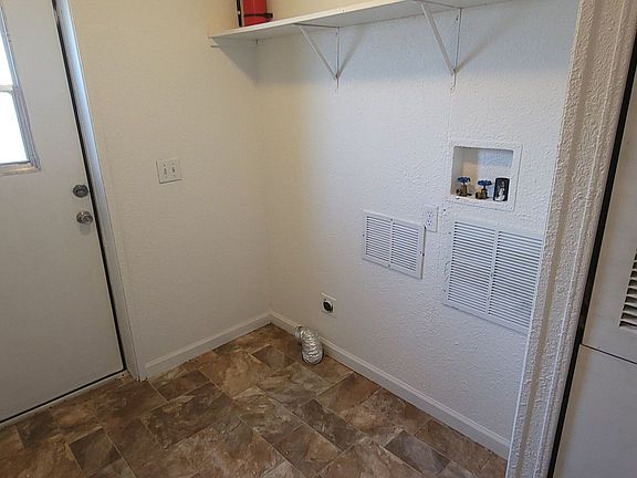5th image of 318 McCassie Cir