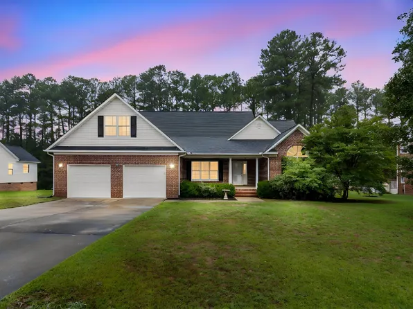 757 Stone Cross Dr, Spring Lake, NC 28390