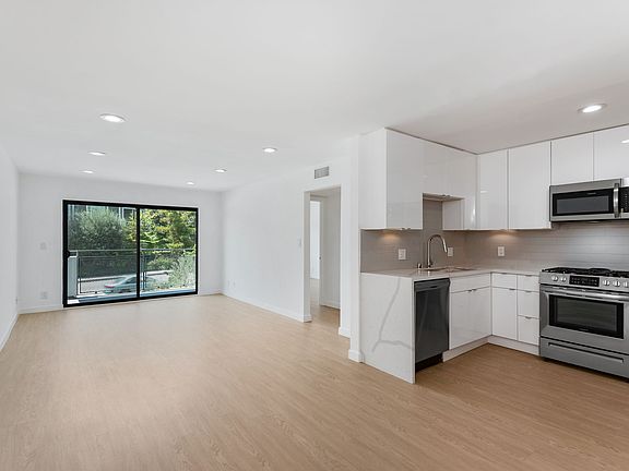 4th image of 1546 S Bundy Dr APT 106