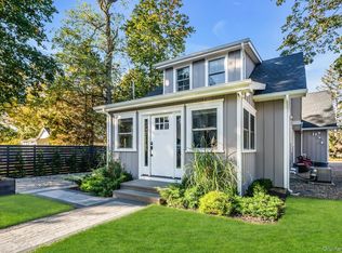 2 Roosevelt Street, Bayville, NY 11709