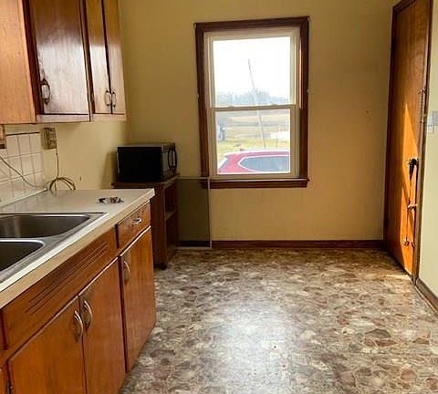 3rd image of 1618 W Main St