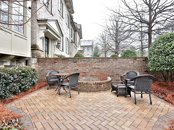 2nd image of 3675 Brookhaven Manor Xing NE