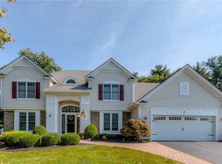 2 Stoneleigh Trl, Victor, NY 14564
