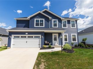 7 Kaitlyn Ct, Grand Island, NY 14072