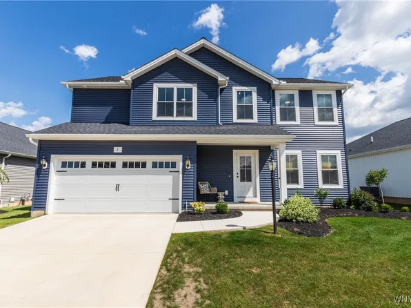 7 Kaitlyn Ct, Grand Island, NY 14072