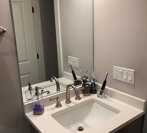 4th image of 924 W Oakdale Ave APT 3E