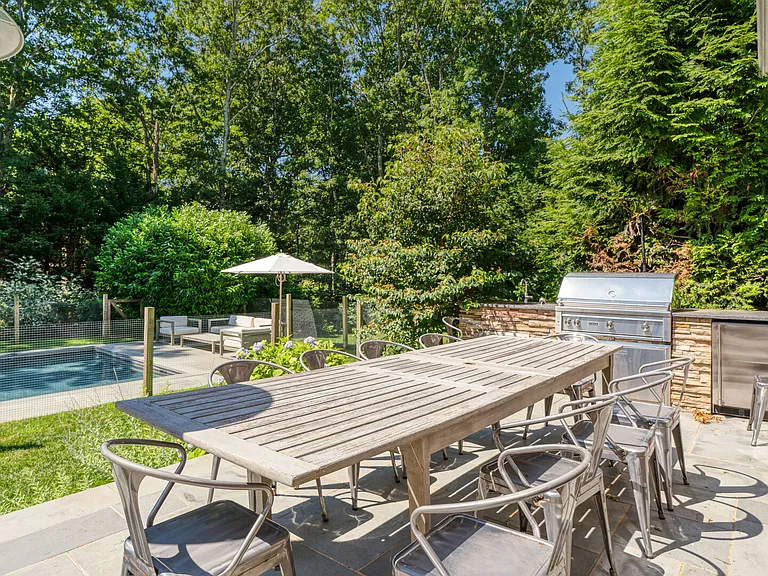 61 Birchwood Ln — Photo 3