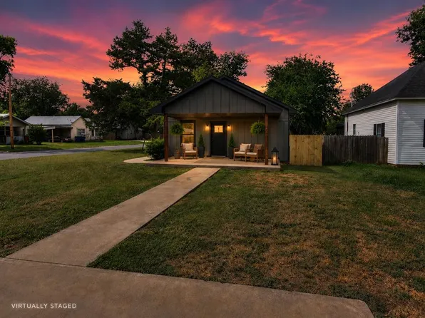 1828 W Idaho Ave, Chickasha, OK 73018
