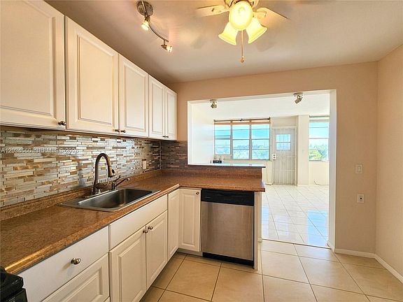 4th image of 2025 NE 164th St APT 503