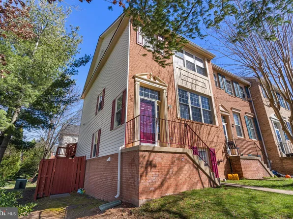 13116 Willow Stream Ln, Fairfax, VA 22033