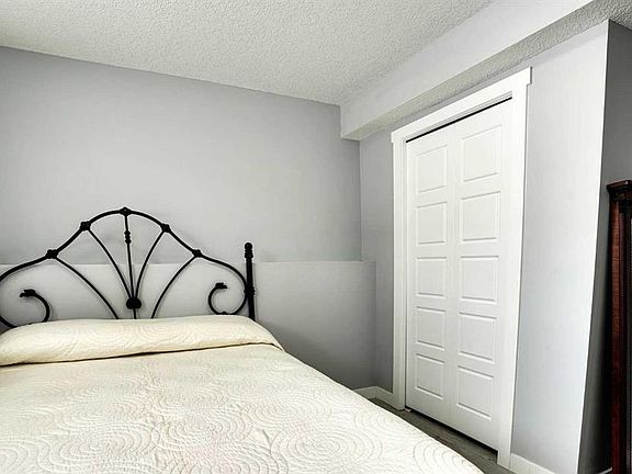 5th image of 5036 SE Marshall Rd NE