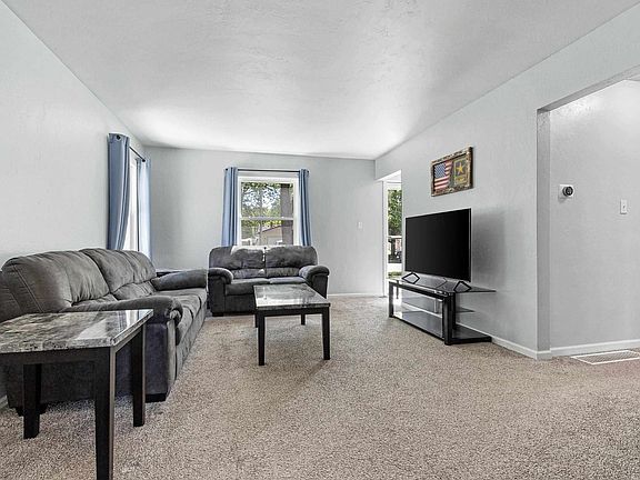 4th image of 1016 Nicolet Ave