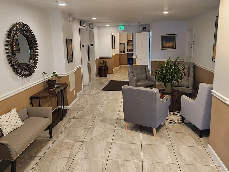 1265 N Race St #409 — Photo 15