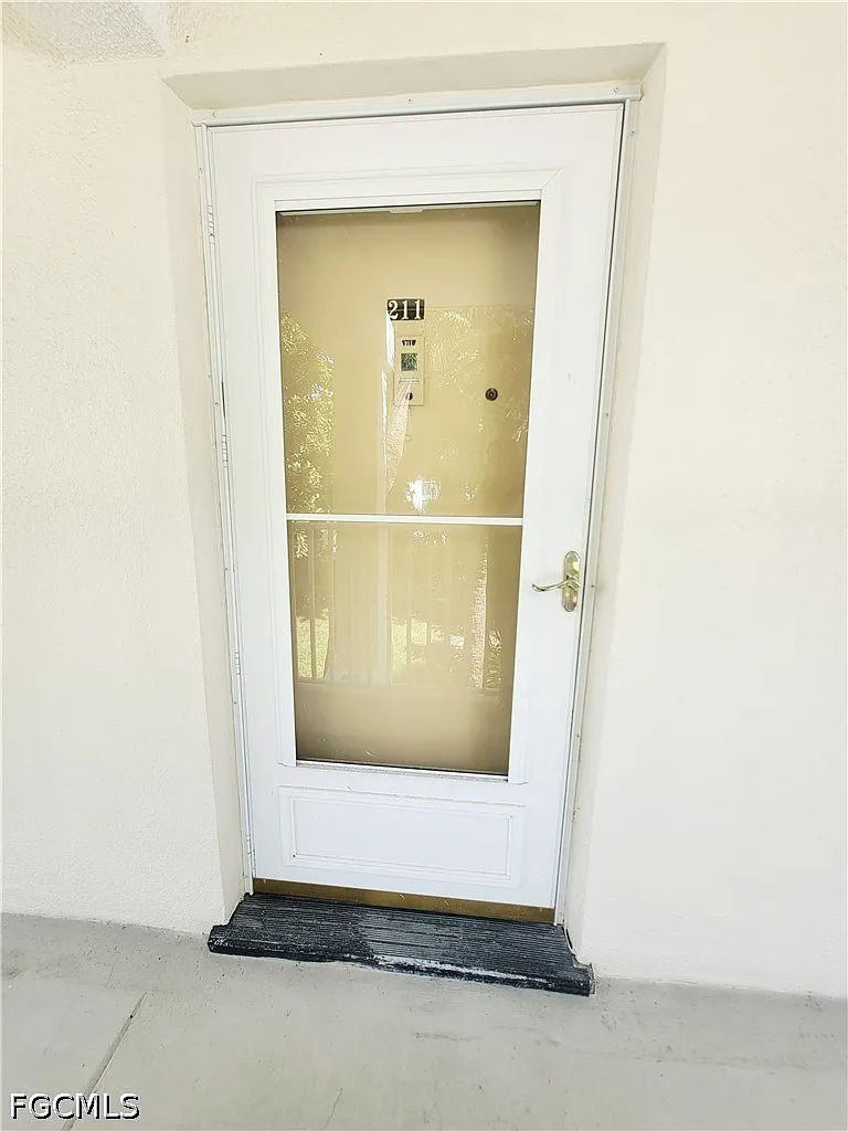 2 bed, 1.0 bath, 902 sqft, $1,100 — Photo 2