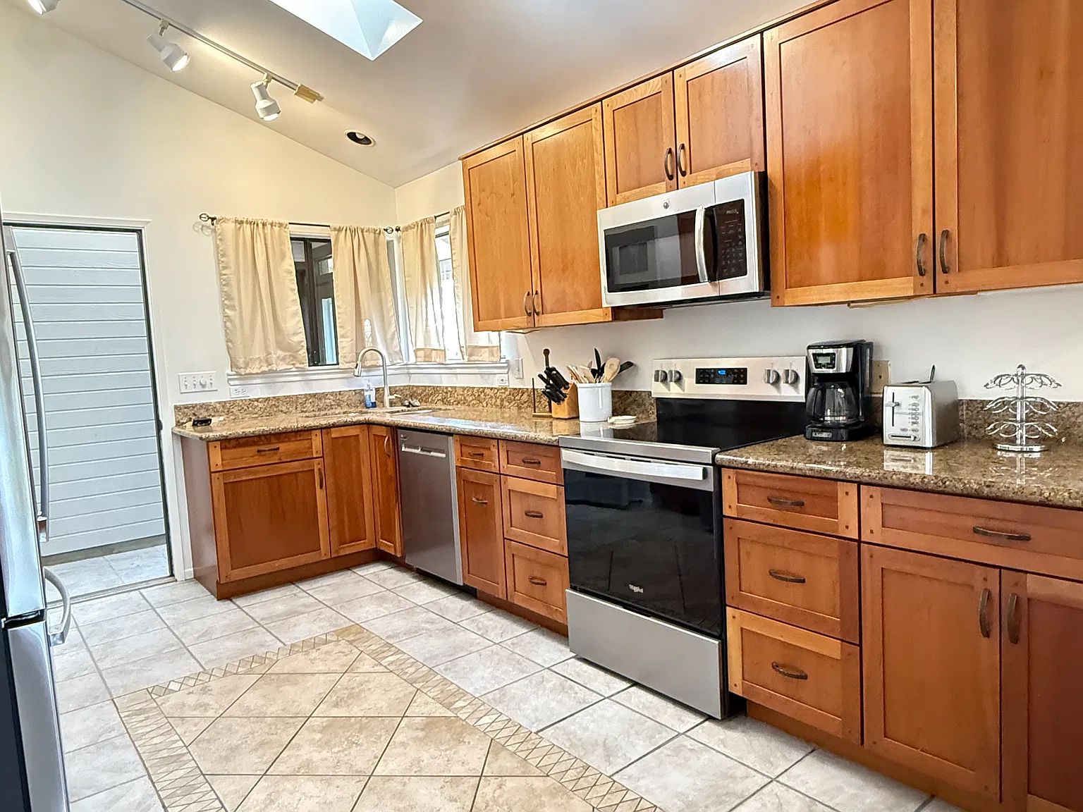 3 bed, 1732 sqft, $3,800 — Photo 1