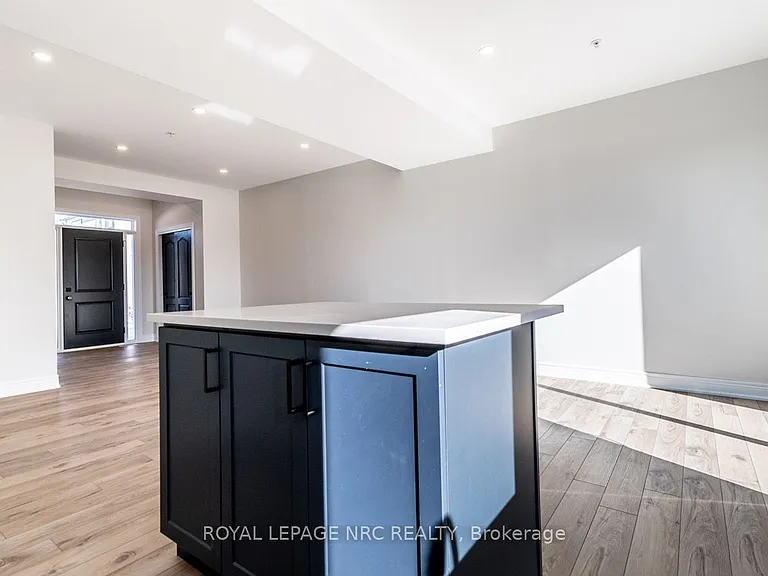 121A Moffatt St #25 — Photo 14
