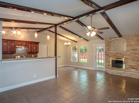 3rd image of 4023 Willow Green Dr
